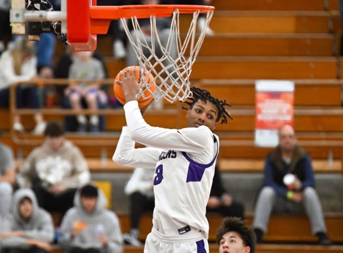 Archbishop Mitty vs Carlsbad Torrey Pines Holiday Classic December 29, 2023 Photo-Justin Fine77